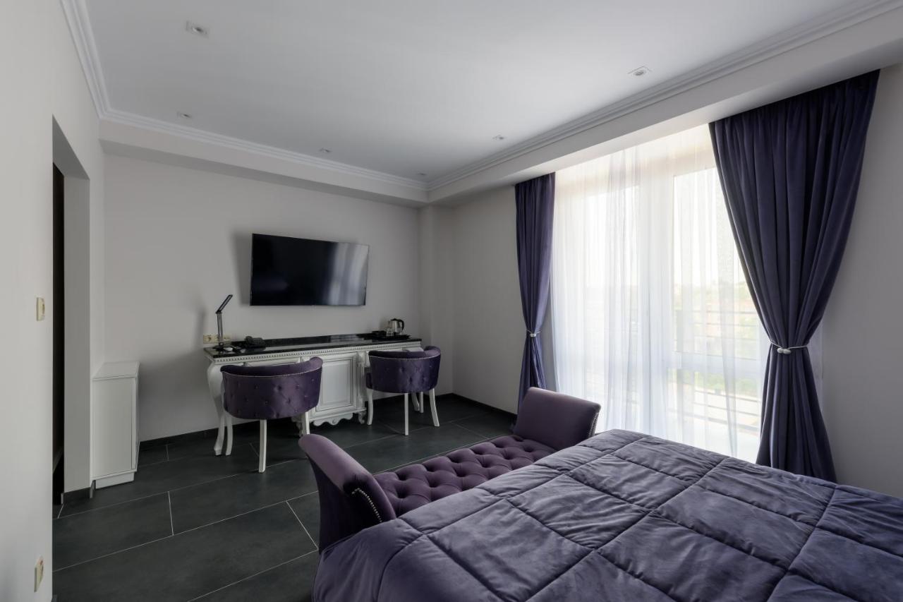 Grand Royal Hotel Чернивци Екстериор снимка