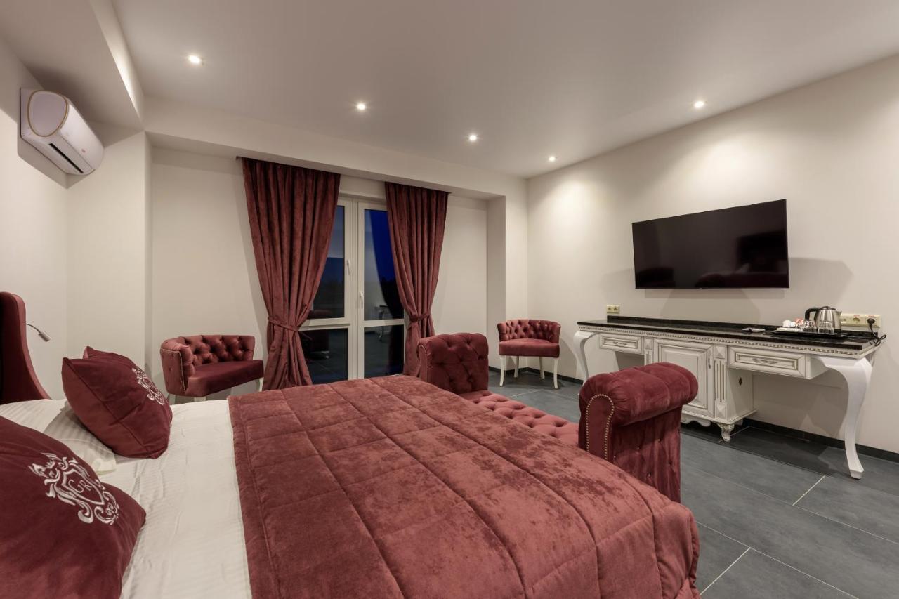 Grand Royal Hotel Чернивци Екстериор снимка