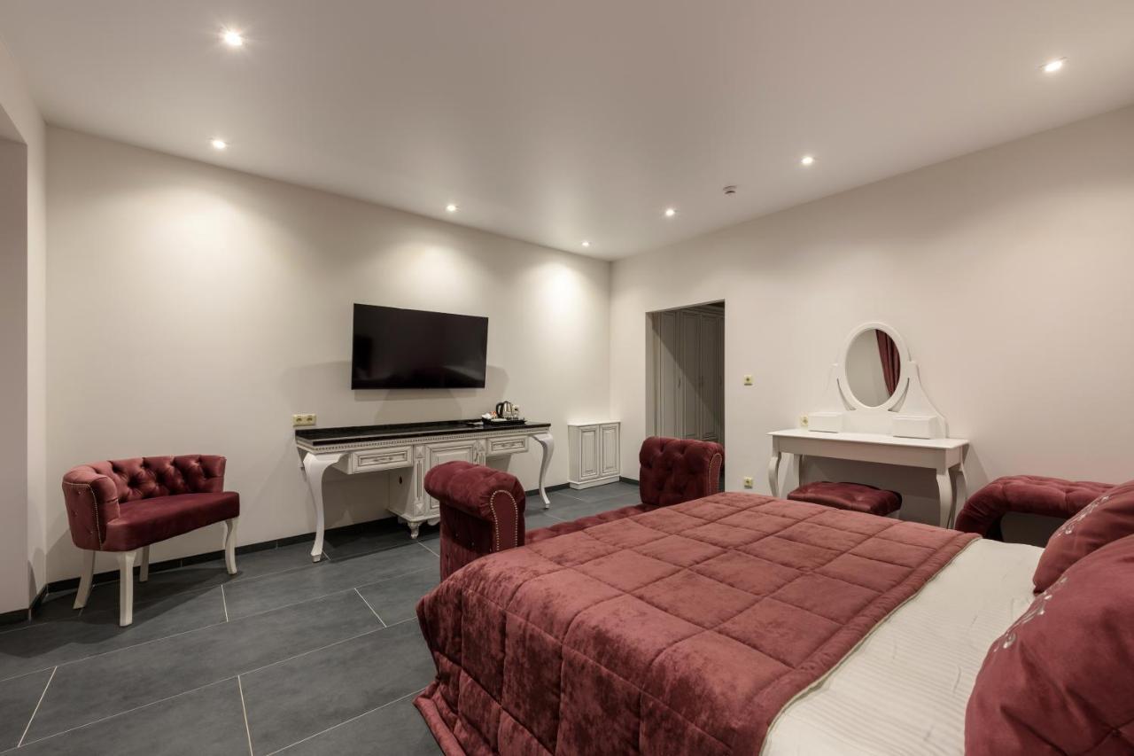 Grand Royal Hotel Чернивци Екстериор снимка