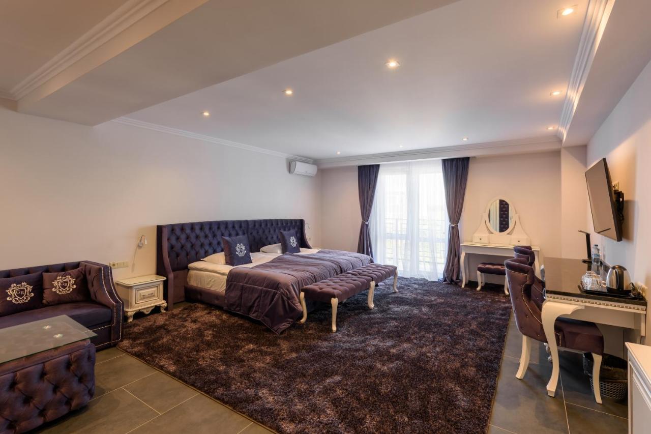Grand Royal Hotel Чернивци Екстериор снимка