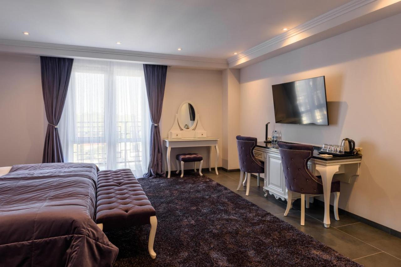 Grand Royal Hotel Чернивци Екстериор снимка