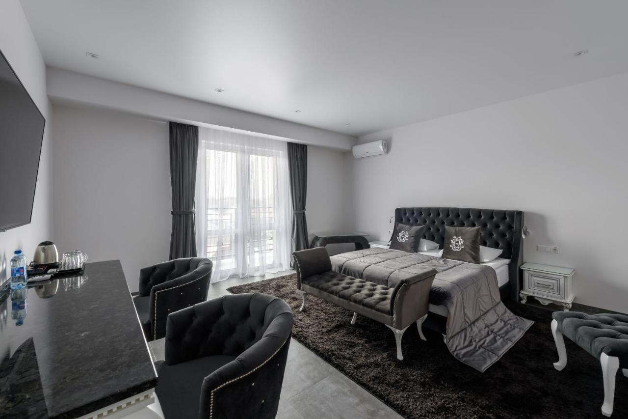 Grand Royal Hotel Чернивци Екстериор снимка