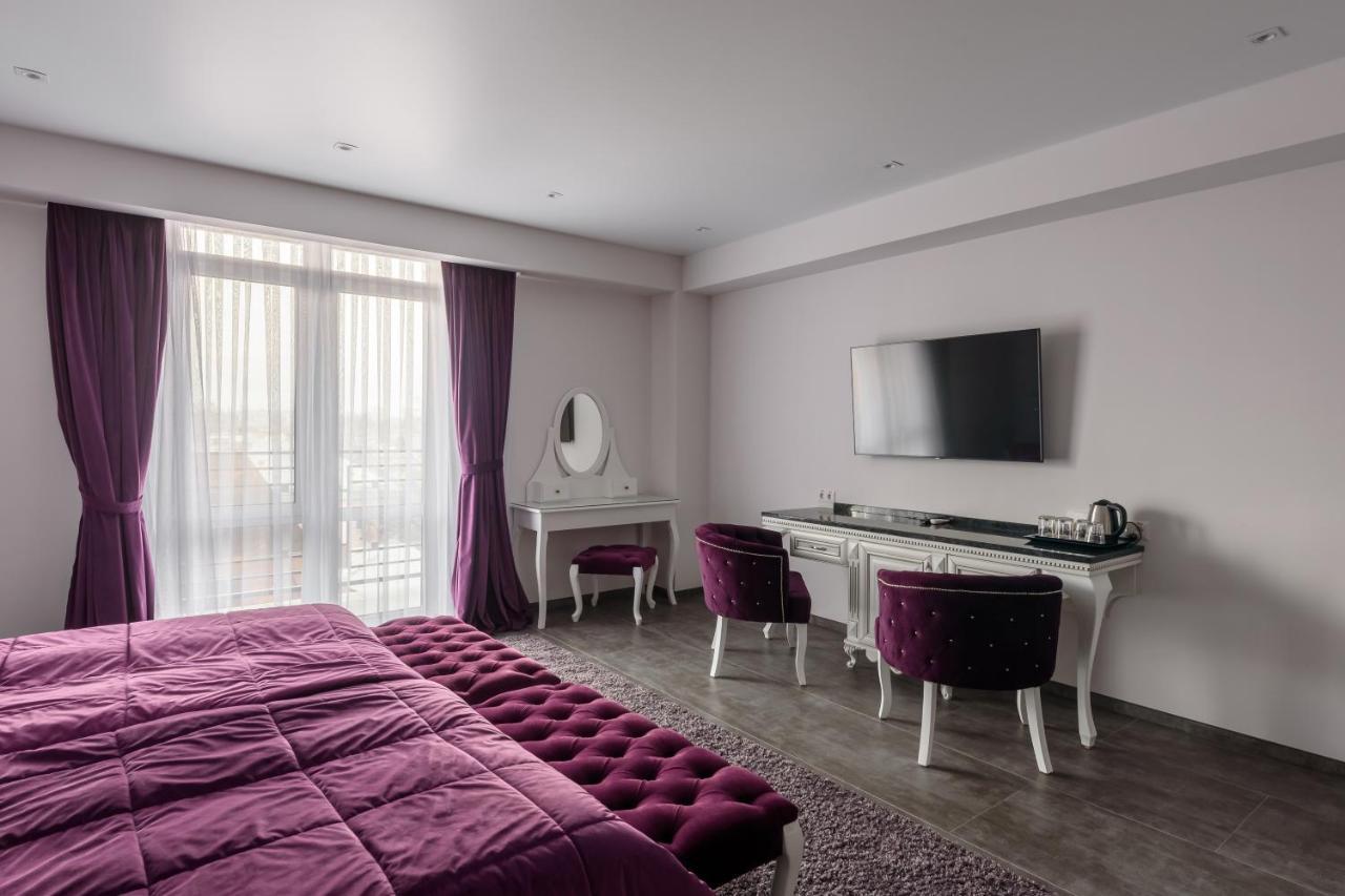 Grand Royal Hotel Чернивци Екстериор снимка
